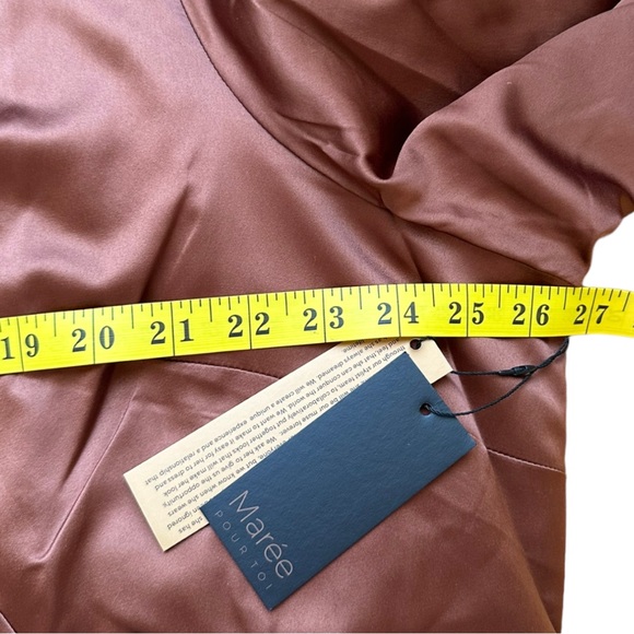 NWT Maree Pour Toi Bishop Sleeve Wrap Top Blouse Metallic Satin Brown Size 26 - Picture 8 of 12